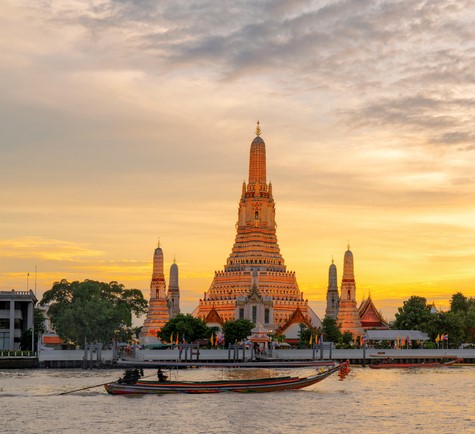 Wat arun in sunset at Bangkok,Thailand